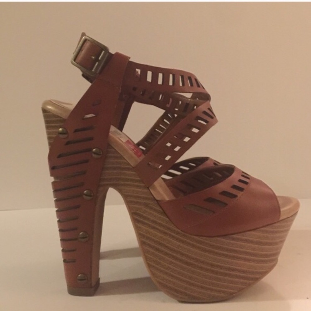 Jessica Simpson platforms